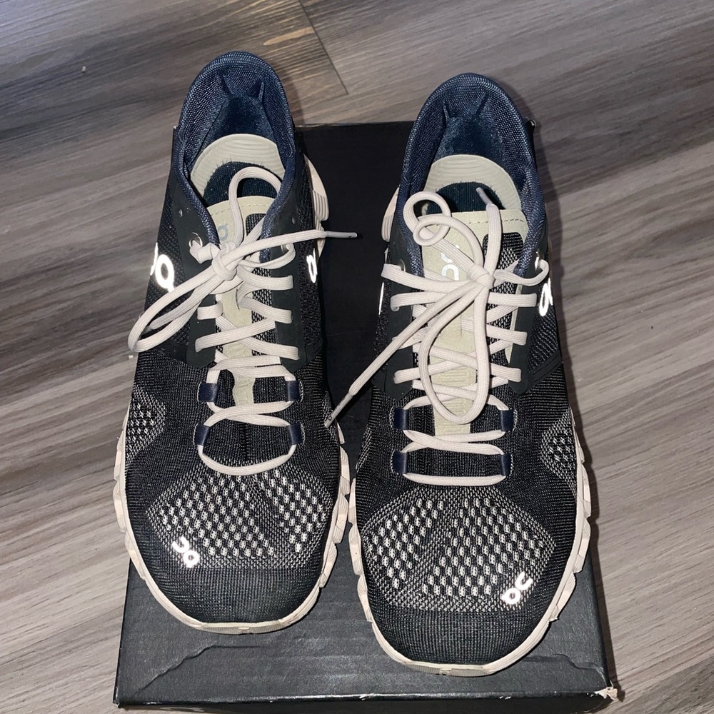 On running womens cloud x black/pearl size 6.5